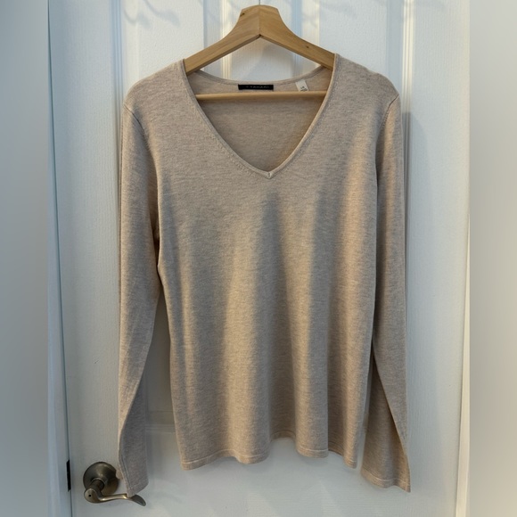 NWOT Tahari V Neck Beige Knit Sweater - Picture 1 of 5